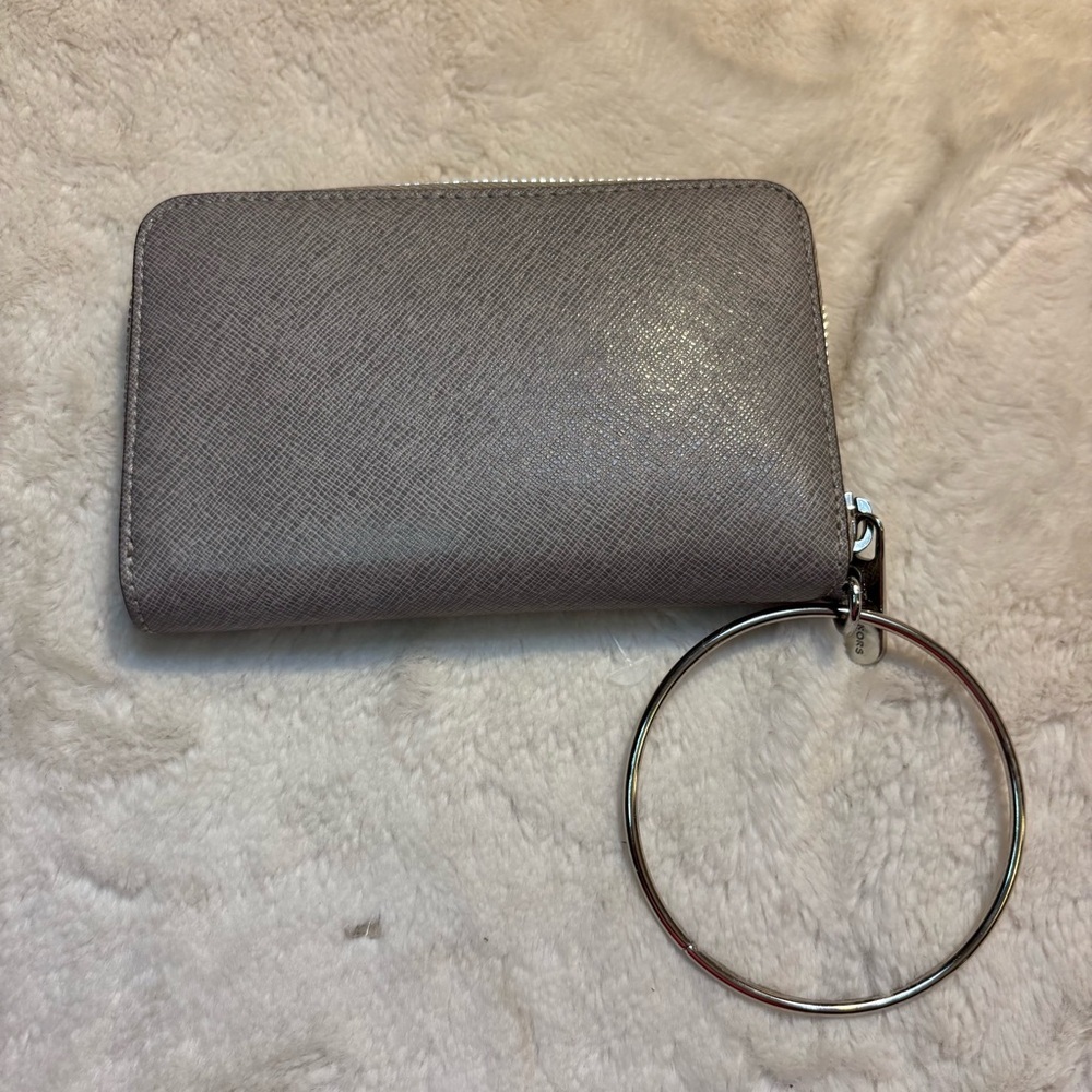 Michael Kors Wallet Pearl Gray Saffiano Leather Silver Hardware Wristlet Classic - Picture 4 of 14